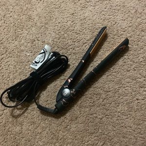 NEW W/O BOX CHI 1” CERAMIC HAIR STRAIGHTENER/IRON.